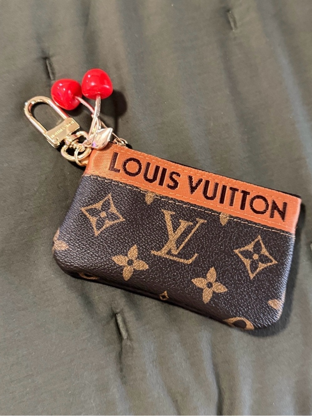 CUTEST LITTLE CHANGE PURSE IVE EVER SEEN!!